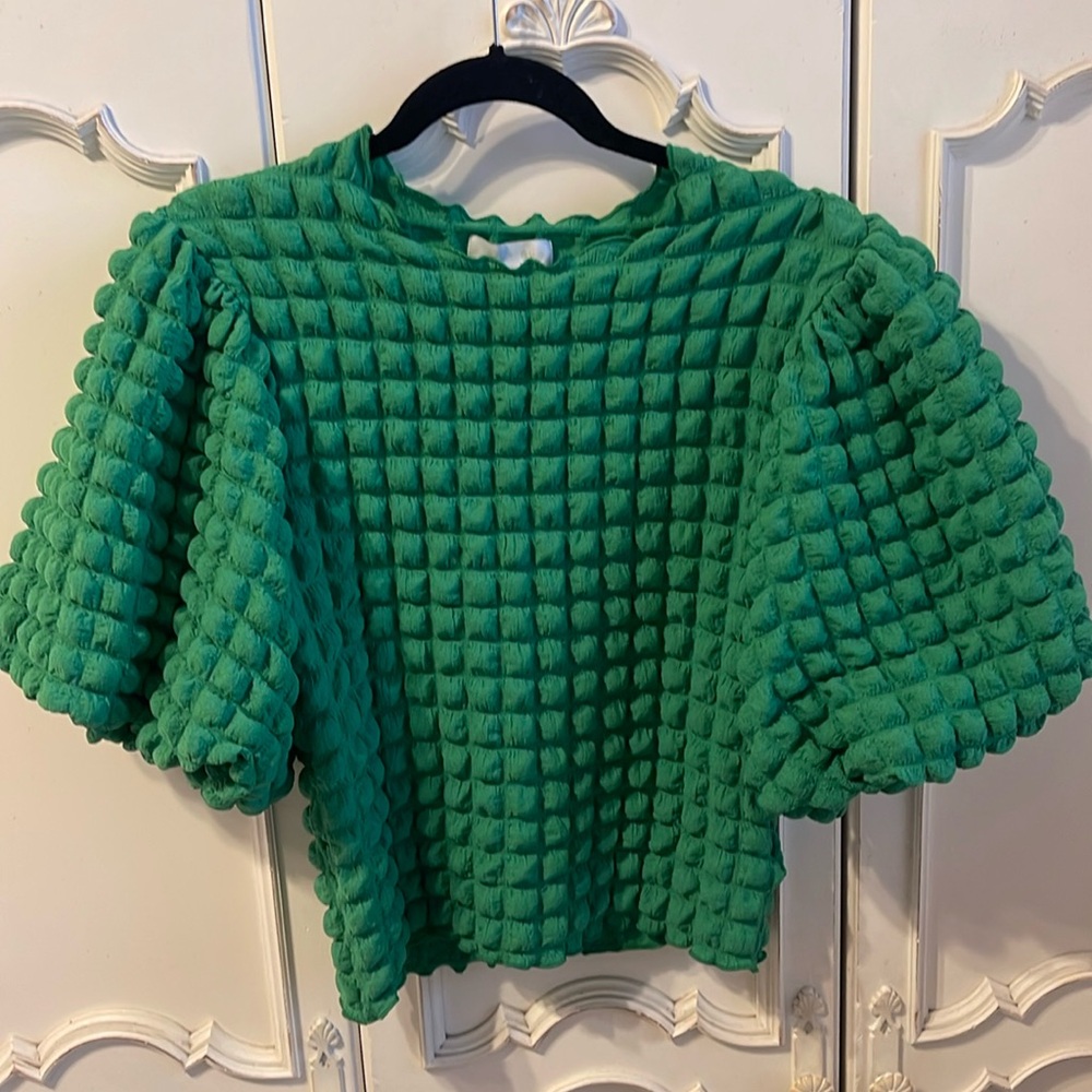 Top with puff sleeve